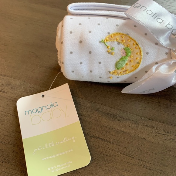 New Magnolia Baby Green Infant Moon Blanket - Picture 2 of 2